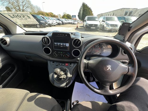 Peugeot Partner SWB L1H1 (SOLD) Low Roof Professional Air Con EURO 6 NO V 40