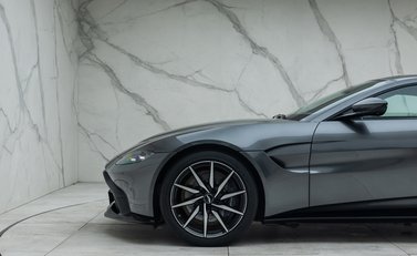 Aston Martin V8 Vantage 27