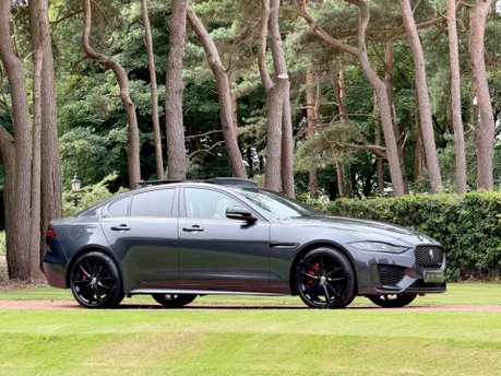 Jaguar XE R-DYNAMIC HSE BLACK 31