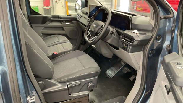 Ford E-Transit Custom 65KWH AUTO SWB L1H1 Low Roof Limited Air Con 218ps Alloys Sensors Cam EURO 9