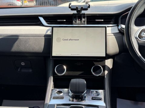 Jaguar F-Pace 2.0 D200 MHEV R-Dynamic SE SUV 5dr Diesel Auto AWD Euro 6 (s/s) (204 ps) 45