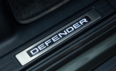 Land Rover Defender 110 OCTA EDITION ONE 32