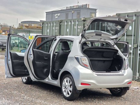 Toyota Yaris 1.5 VVT-h T Spirit Hatchback 5dr Petrol Hybrid CVT Euro 5 (101 ps) 4