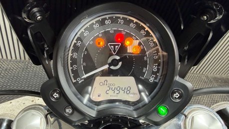 Triumph Speedmaster 2019 ONLY 24K LONG MOT PANNIERS SISSY BAR CRUISER ROADSTER 45