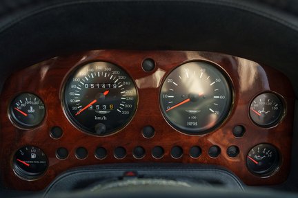 Aston Martin Virage Volante 17