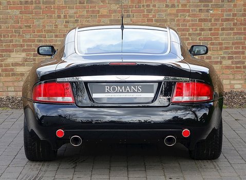 Aston Martin Vanquish S 9