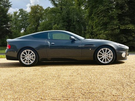 Aston Martin Vanquish V12 S 4