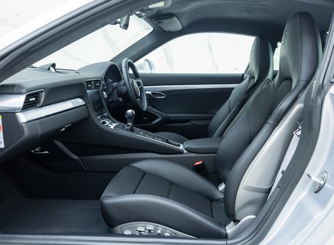 Porsche 911 GT3 TOURING (991.2) 15