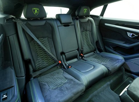 Lamborghini Urus 12