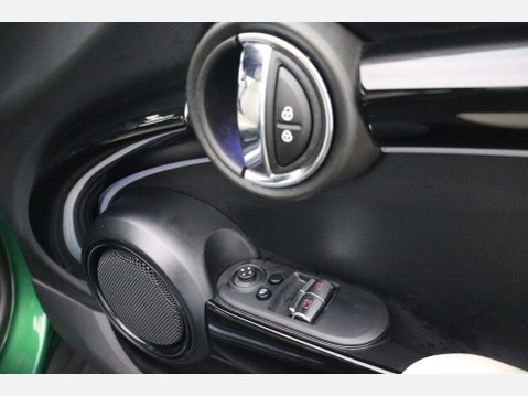 Mini Hatch 1.5 Cooper Exclusive Auto 3dr 18