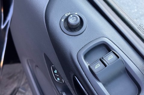 Ford Transit Custom 280 LIMITED ECOBLUE - NO VAT - 1 OWNER—FULL SERVICE HISTORY -APPLE CARPLAY  25