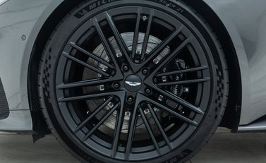 Aston Martin DB12 V8 26