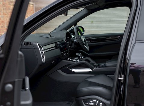 Porsche Cayenne Turbo 16