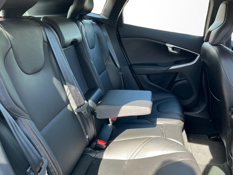 Volvo V40 T3 [152] Cross Country Pro 5dr Geartronic 14