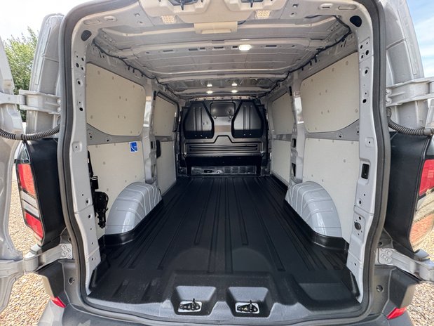 Ford Transit Custom SWB L1H1 [SOLD CM] Low Roof Trail 320 Air Con Alloys Sensors EURO 6 NO VAT 9