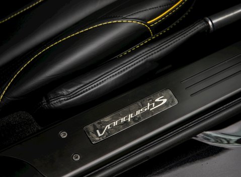 Aston Martin Vanquish S 20