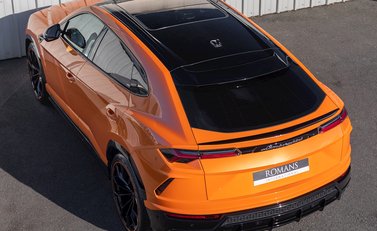 Lamborghini Urus Pearl Capsule 9