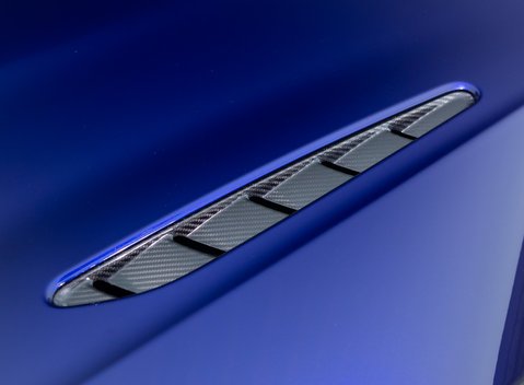 Aston Martin V8 Vantage ROADSTER 32