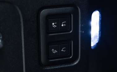 Land Rover Defender 90 V8 P525 URBAN 52