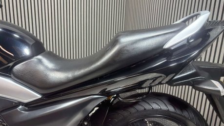 Suzuki Inazuma GW 2013 ONLY 12K NEW MOT WARRANTY 250CC COMMUTER BIKE 23