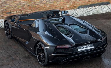 Lamborghini Aventador S LP740-4 Roadster 13