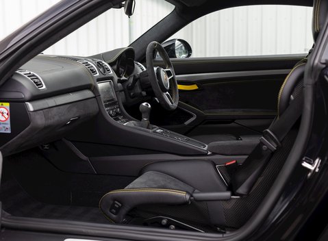 Porsche Cayman GT4 (718) 14