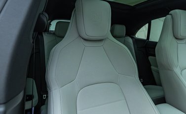 Porsche Macan 4 Electric 15