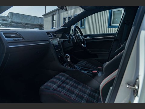 Volkswagen Golf 2.0 Golf GTi Performance TSi Semi-Auto 5dr 9