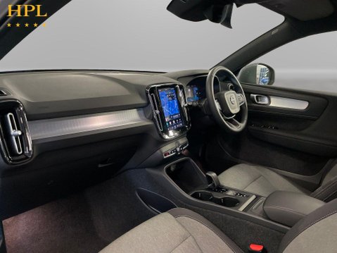 Volvo XC40 2.0 B3 MHEV Core SUV 5dr Petrol Hybrid DCT Auto Euro 6 (s/s) (163 ps) 15