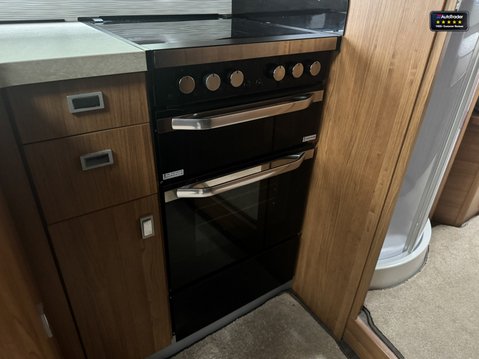 Auto-Trail Comanche Frontier|4 Berth|2 Belts|AUTO|Rear Single Beds|Hab 16