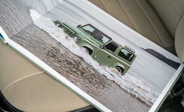 Land Rover Defender 90 Heritage Hard Top 22