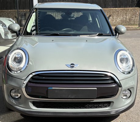 Mini Hatch Cooper D 1.5 Steptronic Automatic Chili / Media XL 5 door - PRO SAT NAV 6
