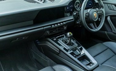 Porsche 911 (992) GT3 Touring 13