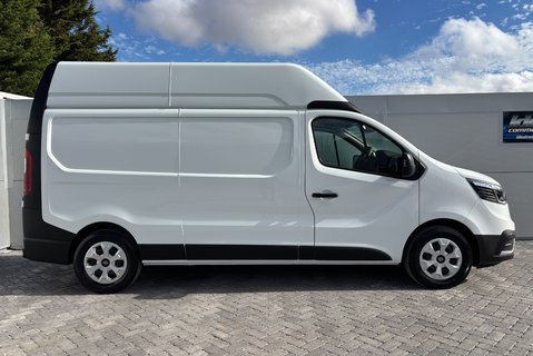 Renault Trafic LH30 Advance 150ps dCi Panel Van 11