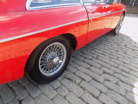 MG B GT 17