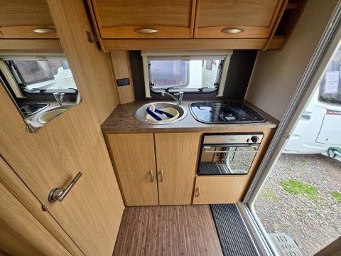 Elddis Xplore 302 11