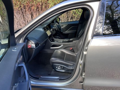 Jaguar F-Pace 3.0 D300 V6 S Auto AWD Euro 6 (s/s) 5dr 23