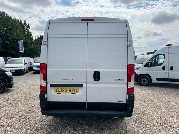 Peugeot Boxer LWB L3H2 Medium Roof Professional Premium Plus 335 7