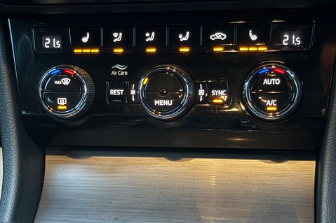 Skoda Superb SE L IV DSG PLUG IN HYBRID -ONE OWNER -FULL SERVICE HISTORY 37