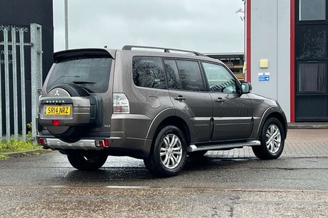 Mitsubishi Shogun 3.2 DI-DC SG3 SUV 5dr Diesel Auto 4WD Euro 5 LWB (197 ps) 18
