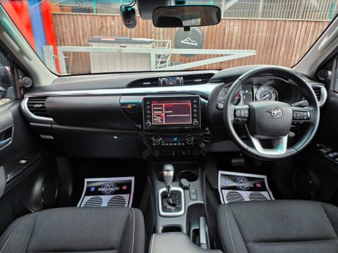 Toyota Hilux INVINCIBLE 4WD D-4D DCB Auto 13