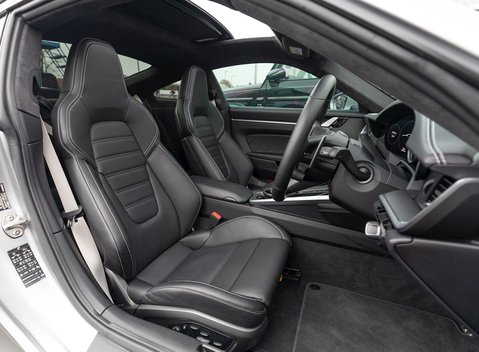 Porsche 911 (992) Turbo S 12