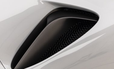 Ferrari SF90 Stradale 30