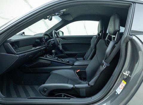 Porsche 911 GT3 TOURING (992) 16