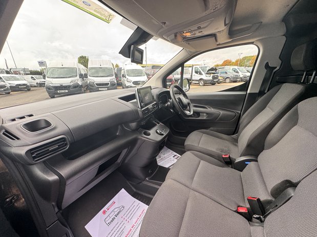 Citroen Berlingo AUTO LWB L2H1 Low Roof Driver Air Con Alloys Senso 12