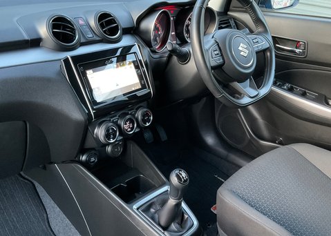 Suzuki Swift SZ5 DUALJET MHEV 11