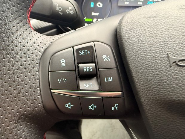 Ford Kuga ST-LINE X 28
