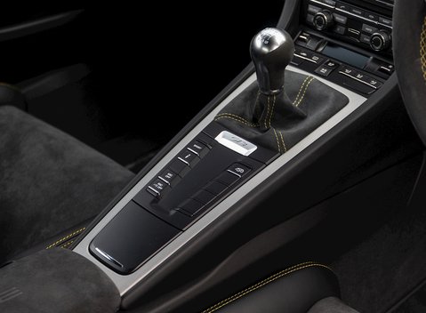 Porsche Cayman GT4 (718) 20