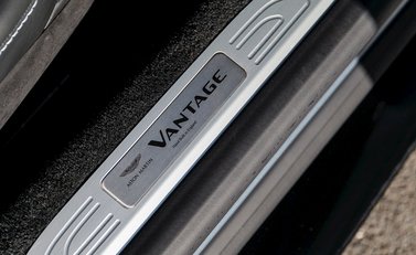 Aston Martin V8 Vantage 21