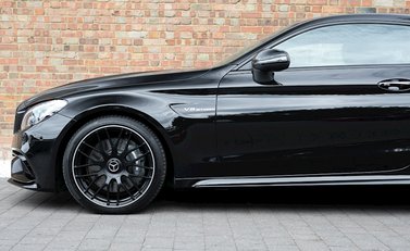 Mercedes-Benz C Class C63 Coupe 27